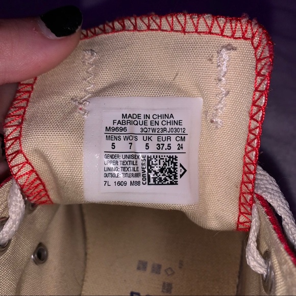 Red low top converse - Picture 2 of 4